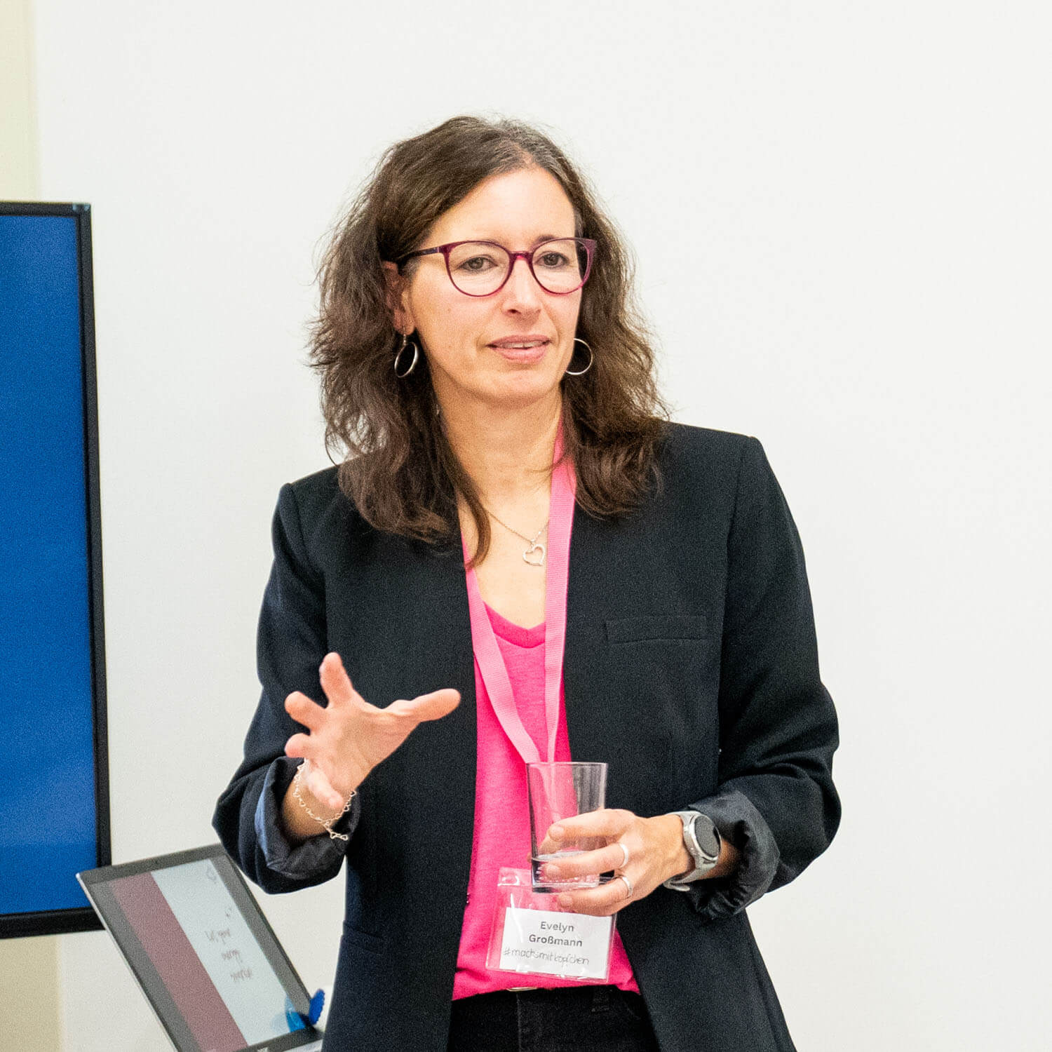 Speakerin Evelyn Großmann beim Vortrag