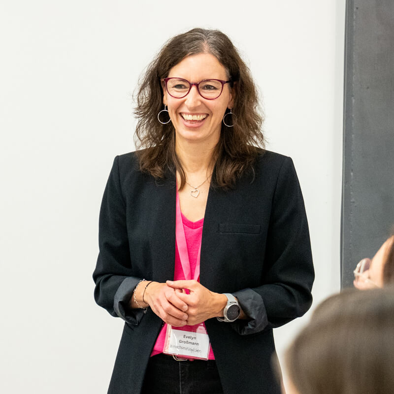 Elevator-Pitch-Expertin Evelyn Großmann in einem Vortrag